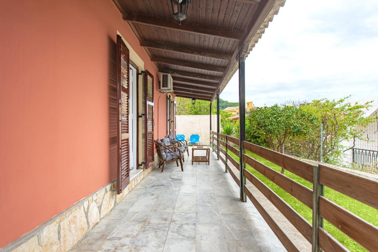 Villa Popi On The Beach Of Agios Gordios アギオス・ゴルディオス エクステリア 写真